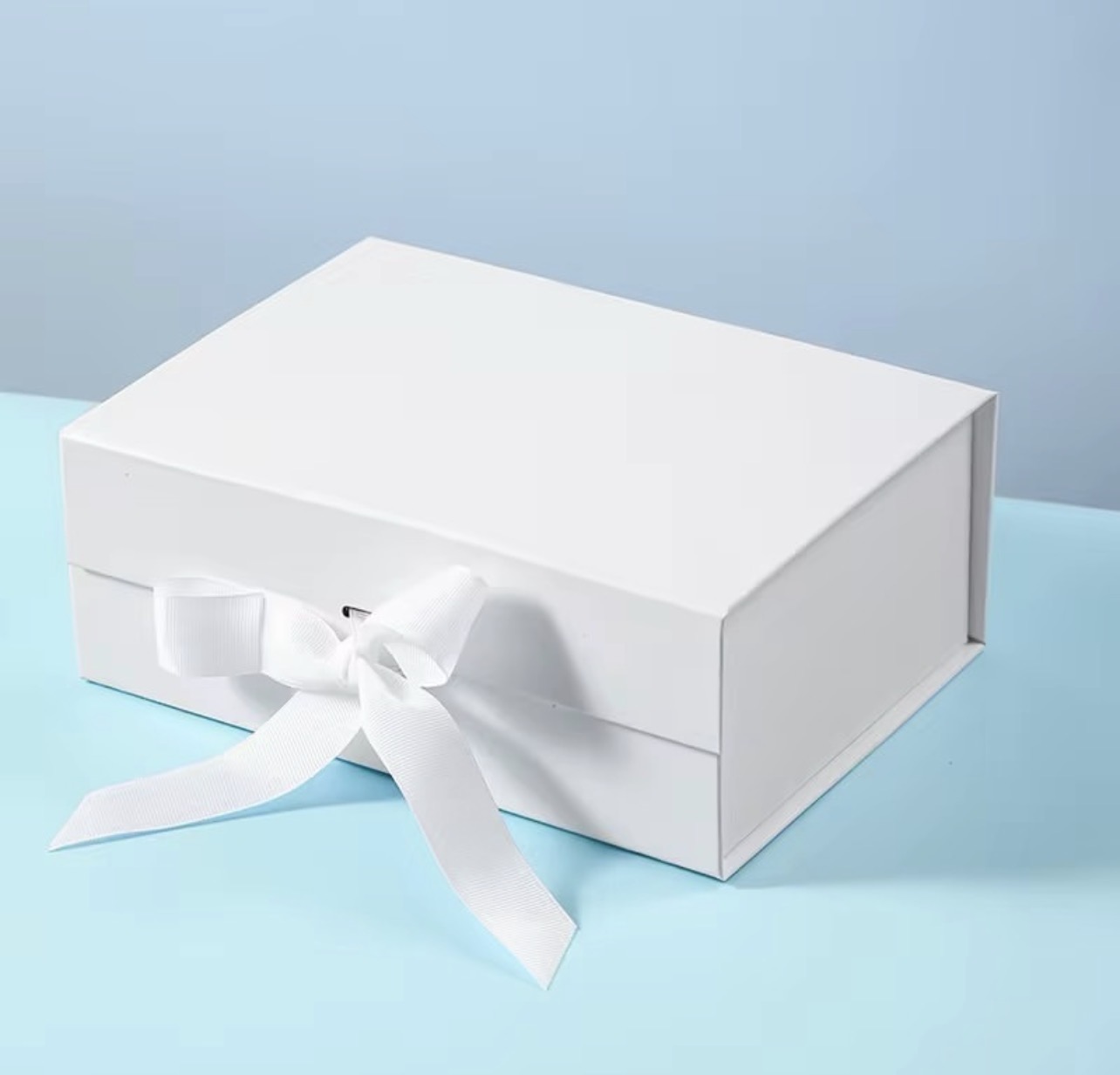 Foldable magnetic white box